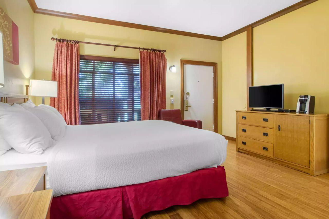 Inn Marin And Suites, Ascend Hotel Collection Новато Екстериор снимка