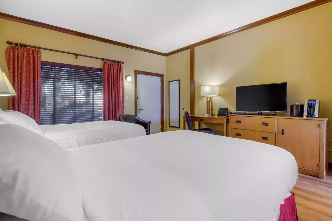 Inn Marin And Suites, Ascend Hotel Collection Новато Екстериор снимка
