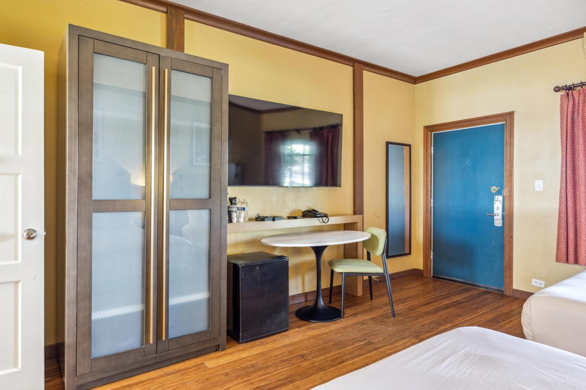 Inn Marin And Suites, Ascend Hotel Collection Новато Екстериор снимка