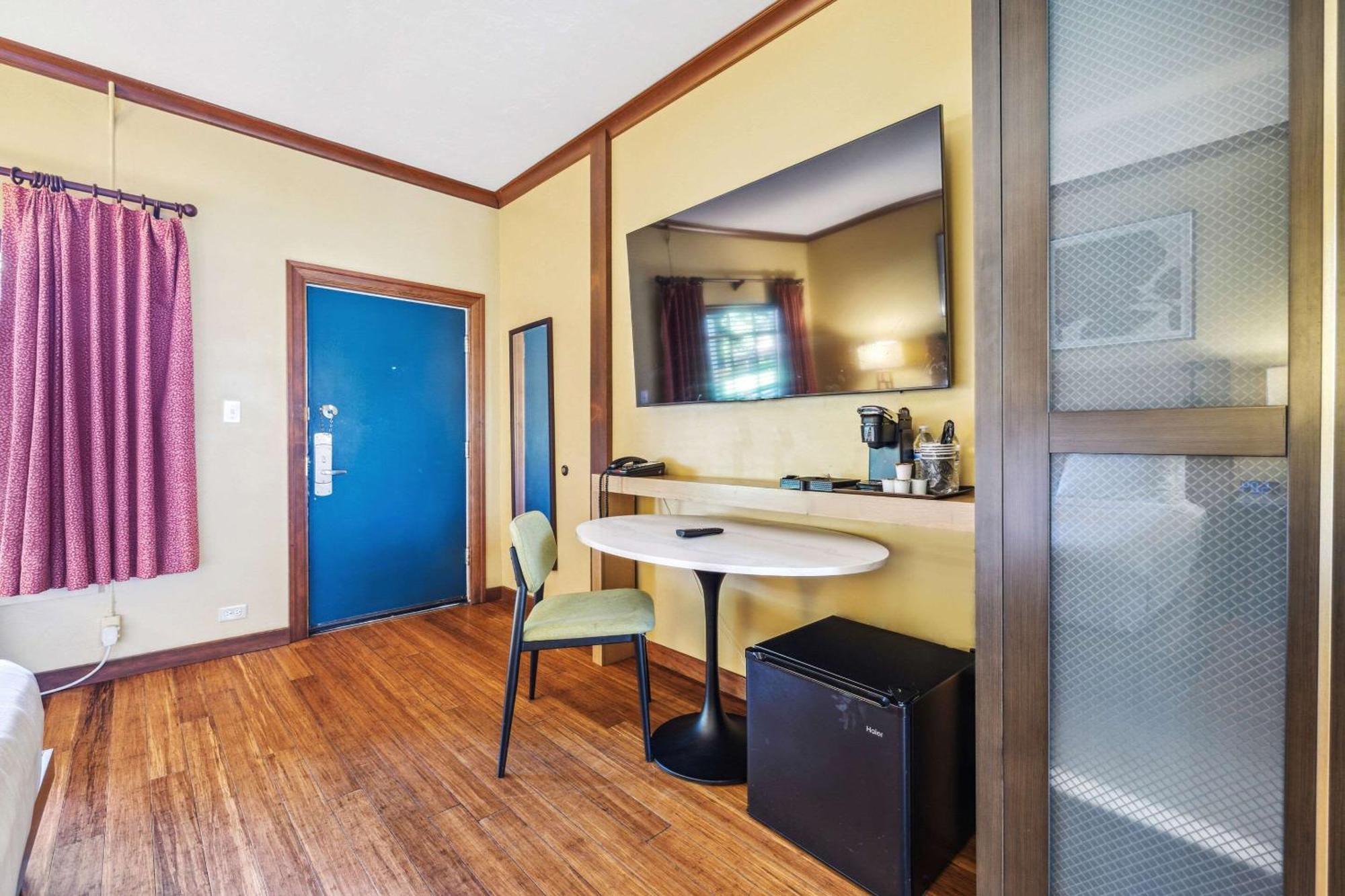 Inn Marin And Suites, Ascend Hotel Collection Новато Екстериор снимка