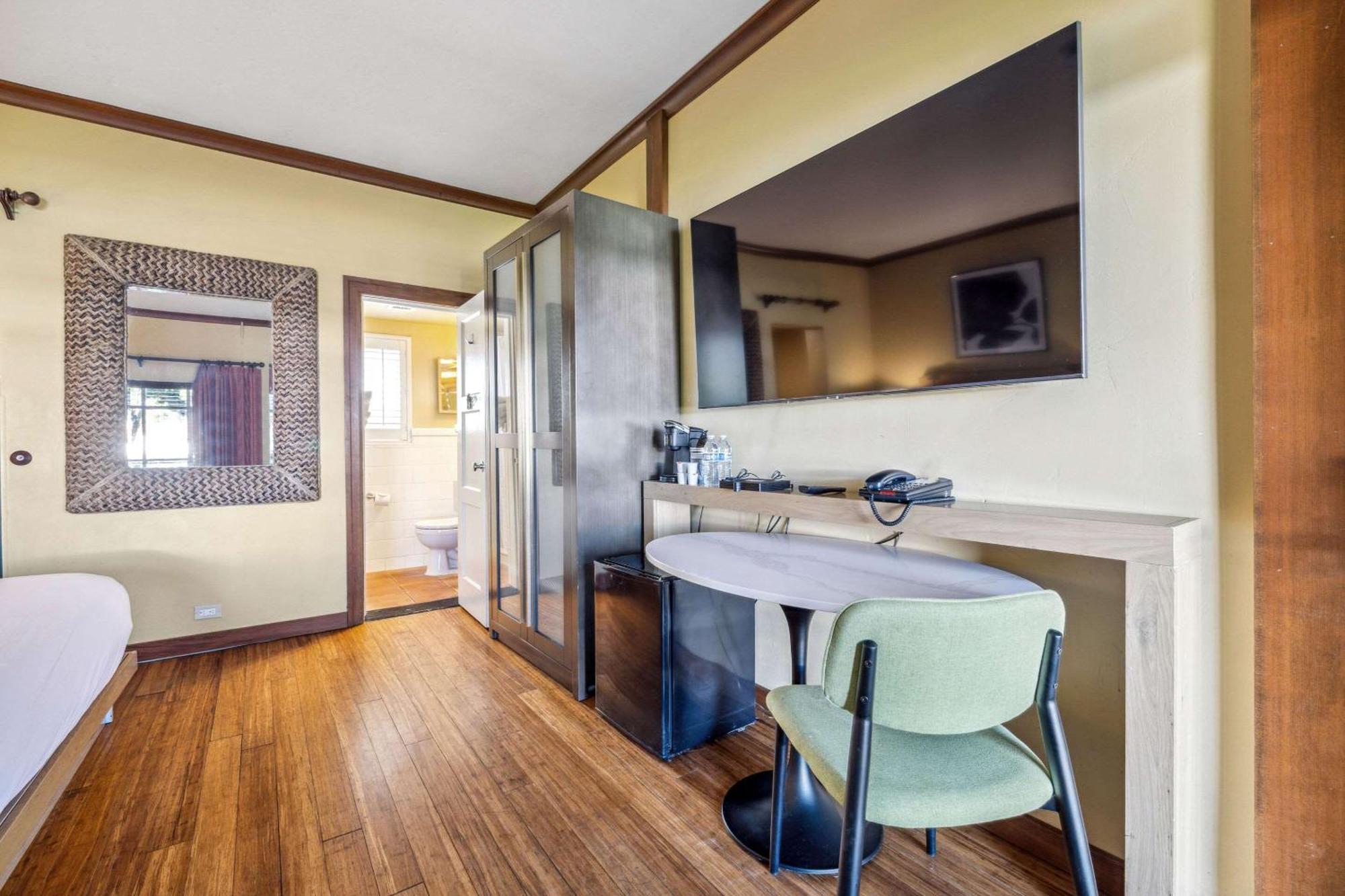 Inn Marin And Suites, Ascend Hotel Collection Новато Екстериор снимка