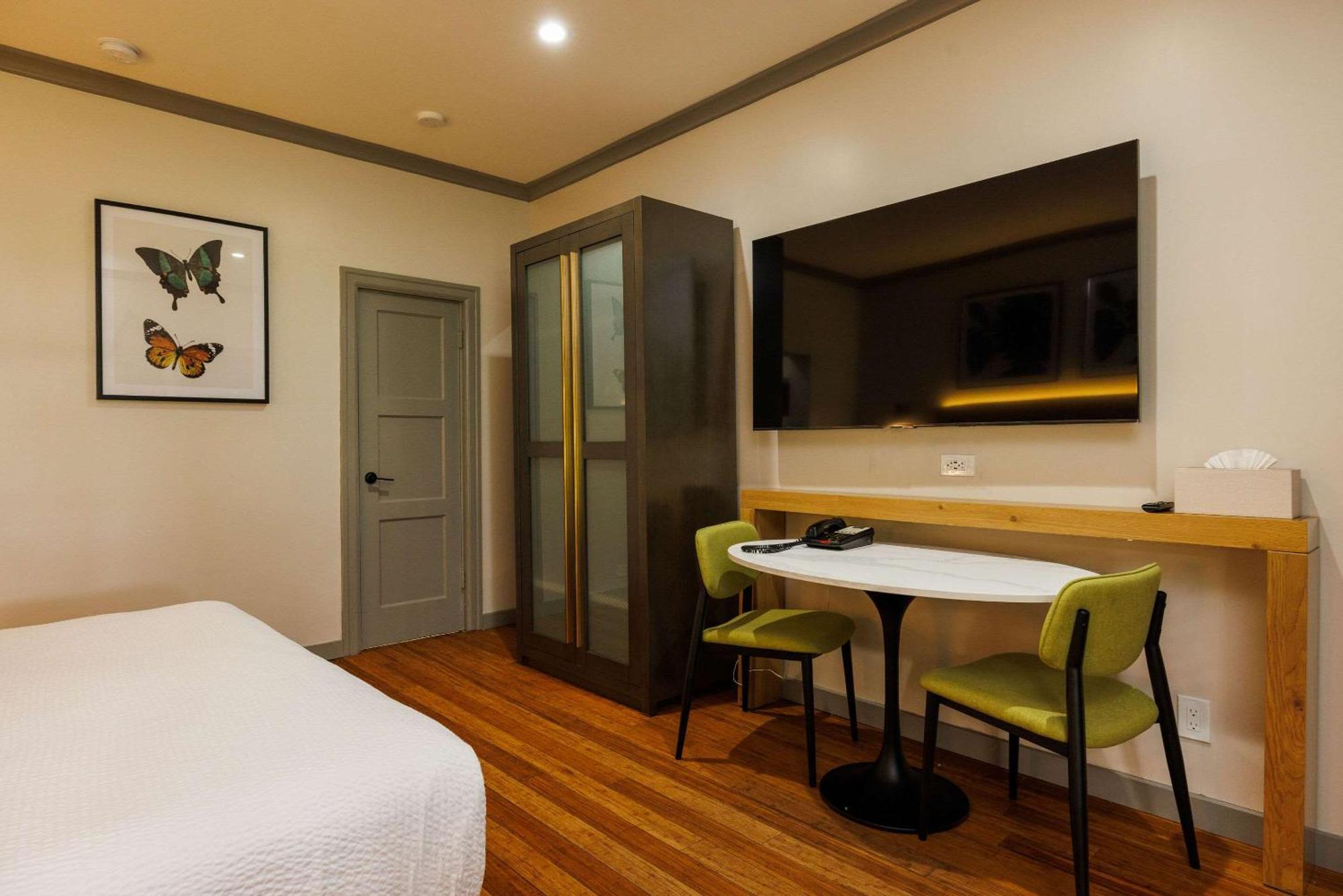 Inn Marin And Suites, Ascend Hotel Collection Новато Екстериор снимка